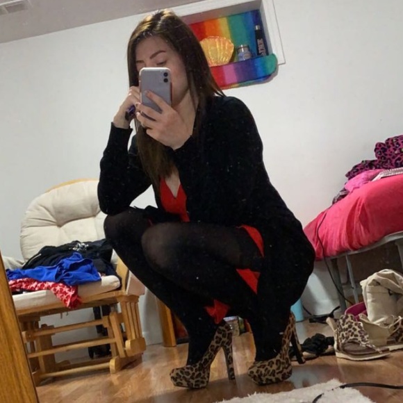 Meet your Posher, Kacee - Picture 2 of 5